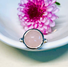 Load image into Gallery viewer, Rose Quartz and Sterling Silver Ring